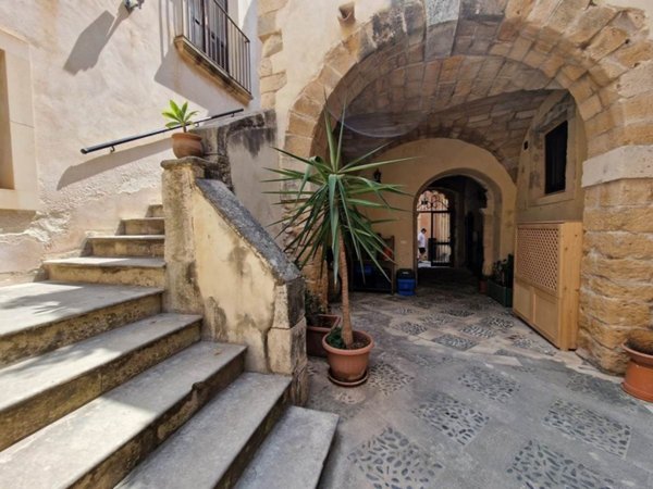 appartamento in vendita a Siracusa in zona Isola Ortigia