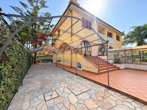 casa indipendente in vendita a Siracusa in zona Borgata