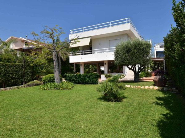 casa indipendente in vendita a Siracusa in zona Fontane Bianche