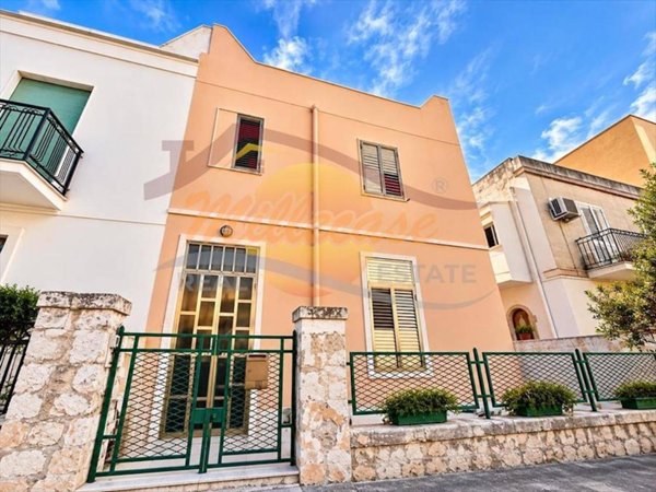 casa indipendente in vendita a Siracusa in zona Grottasanta