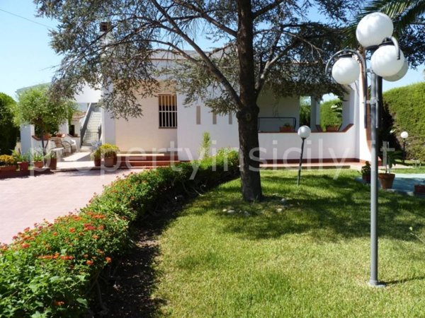 casa indipendente in vendita a Siracusa in zona Fontane Bianche