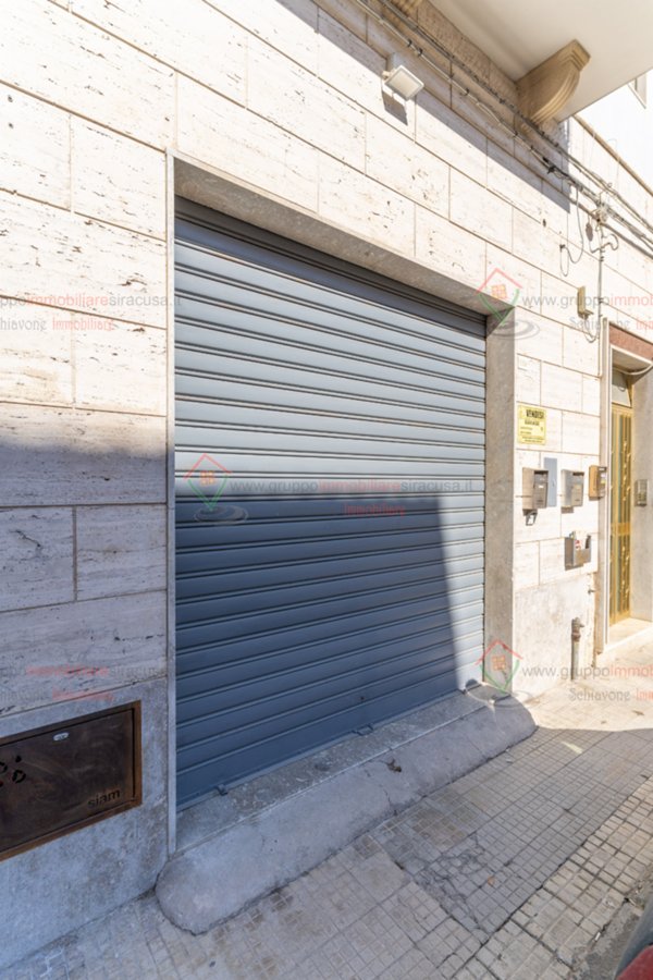 box auto in vendita a Siracusa in zona Borgata