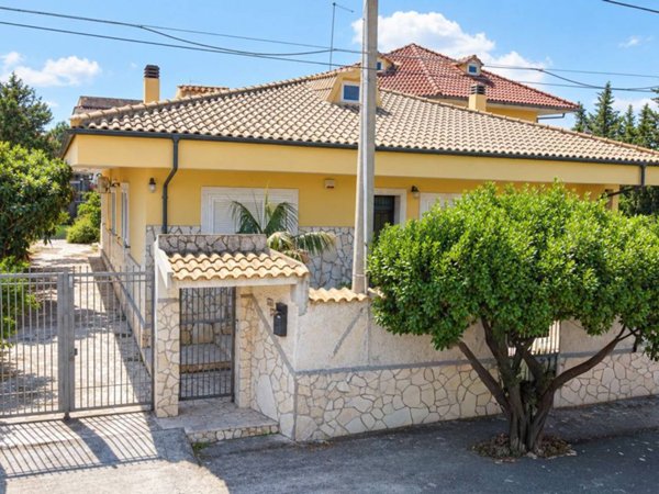 casa indipendente in vendita a Siracusa in zona Centro Città