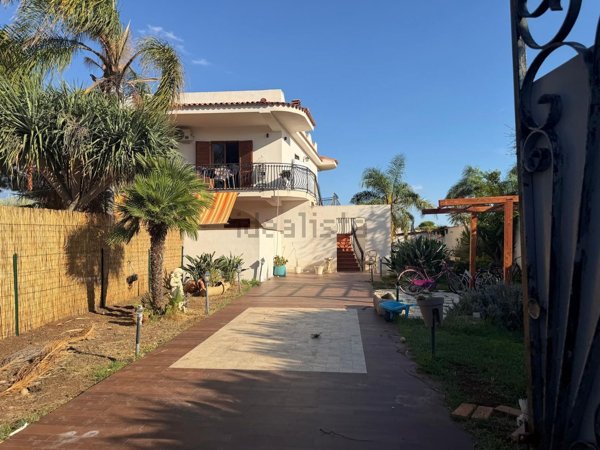 casa indipendente in vendita a Siracusa in zona Fontane Bianche