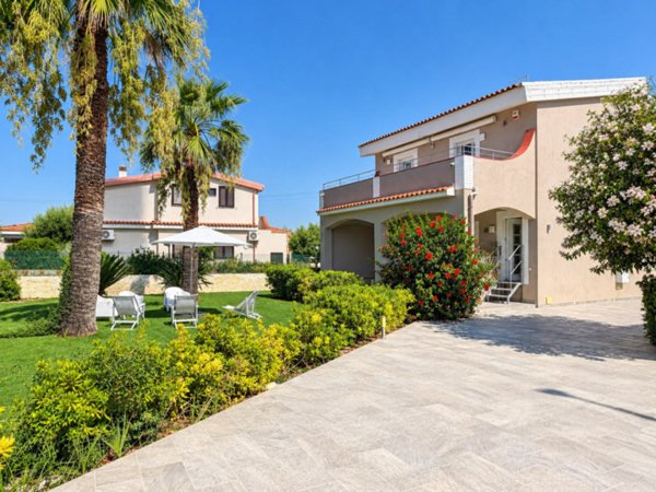casa indipendente in vendita a Siracusa in zona Ognina