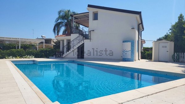 casa indipendente in vendita a Siracusa in zona Fontane Bianche
