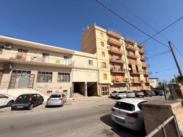box auto in vendita a Siracusa in zona Grottasanta