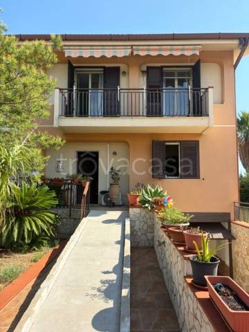 casa indipendente in vendita a Siracusa in zona Scala Greca