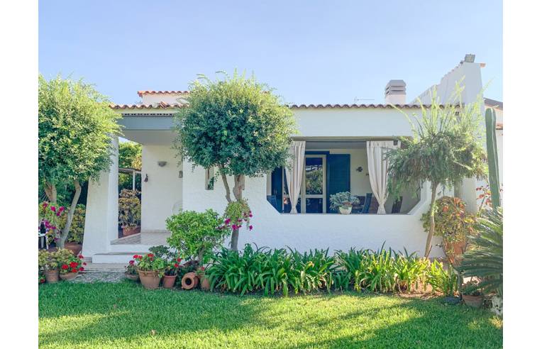 casa indipendente in vendita a Siracusa in zona Fontane Bianche