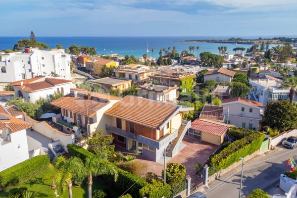 casa indipendente in vendita a Siracusa in zona Fontane Bianche
