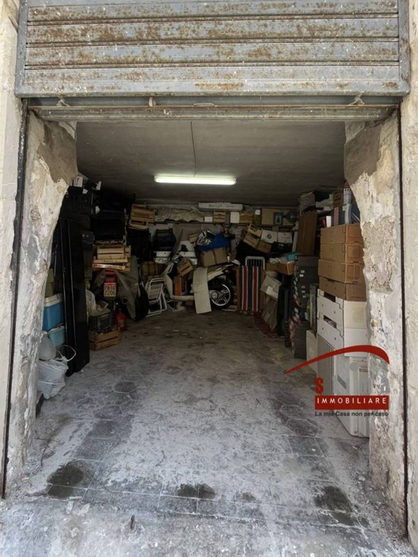 box auto in vendita a Siracusa in zona Isola Ortigia
