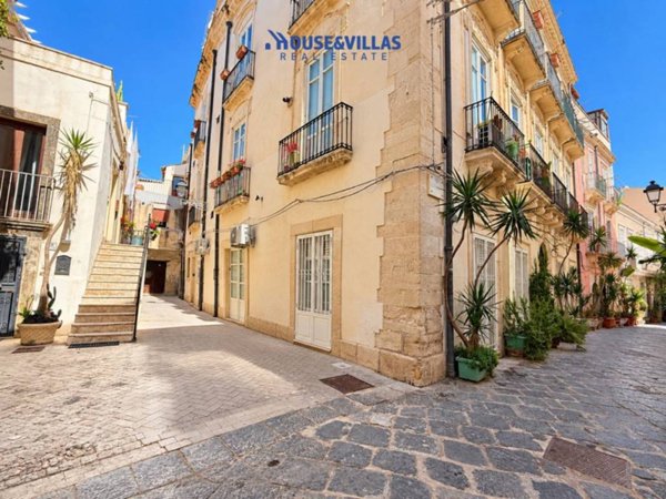 appartamento in vendita a Siracusa in zona Isola Ortigia