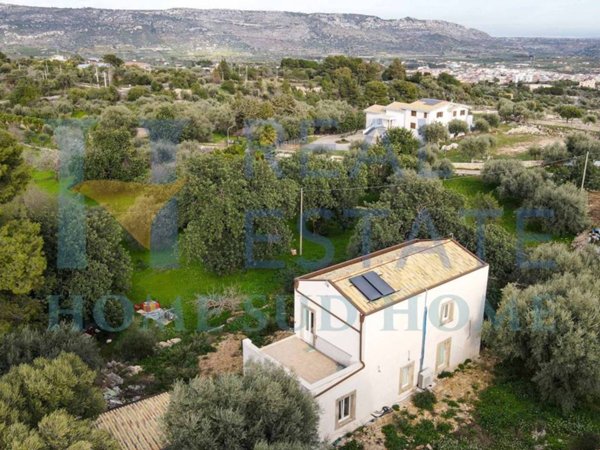 casa indipendente in vendita a Solarino