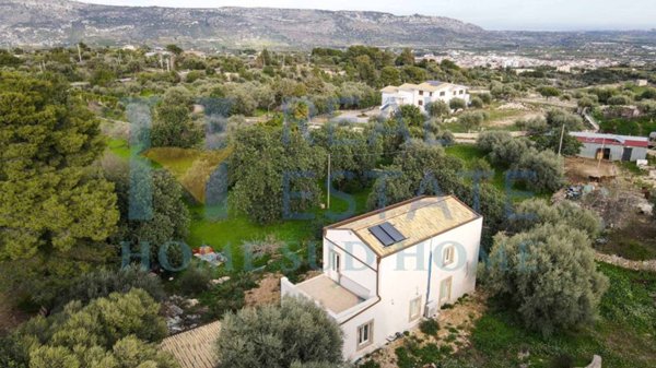 casa indipendente in vendita a Solarino