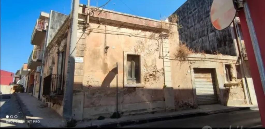 casa indipendente in vendita a Solarino