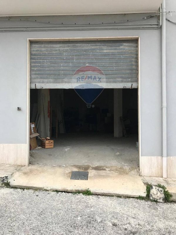 locale di sgombero in vendita a Solarino
