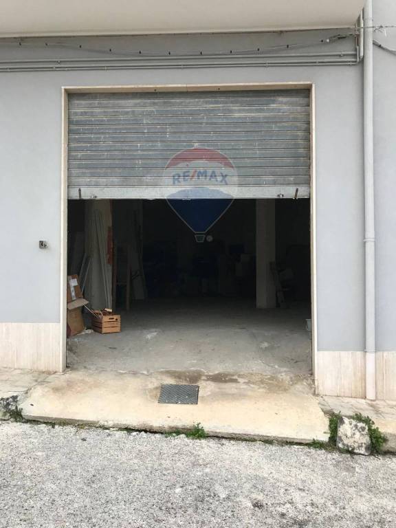locale di sgombero in vendita a Solarino