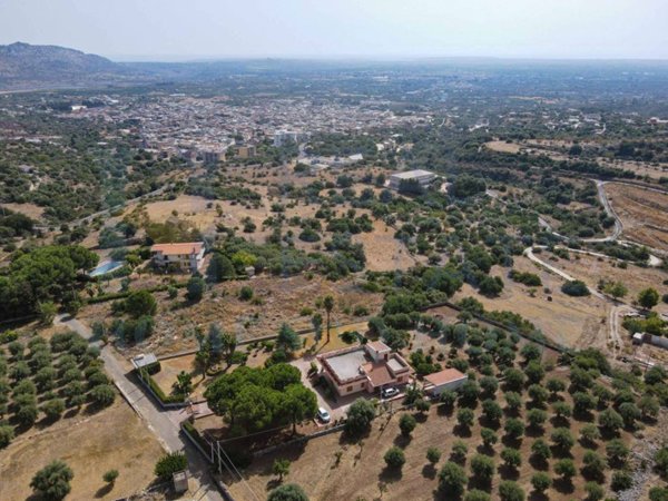casa indipendente in vendita a Solarino