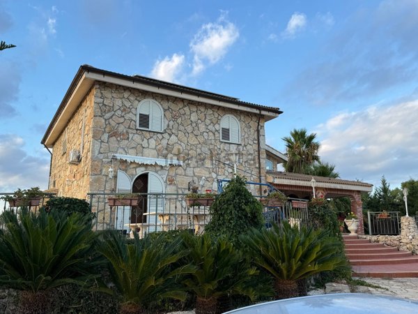 casa indipendente in vendita a Solarino