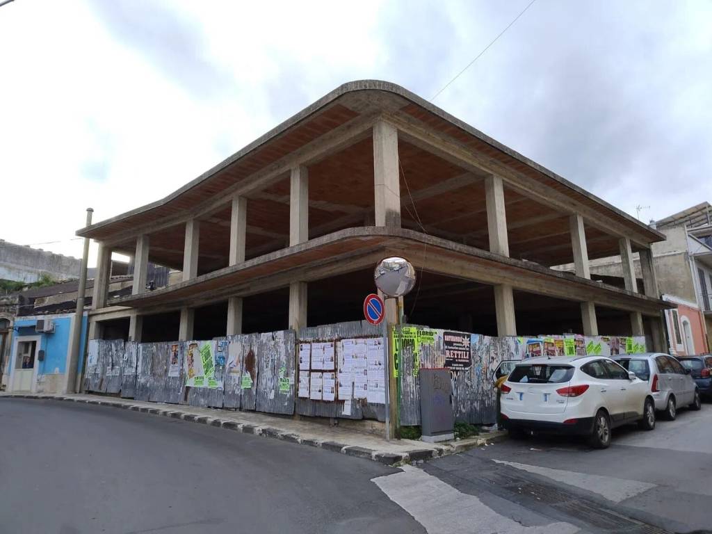 intera palazzina in vendita a Solarino