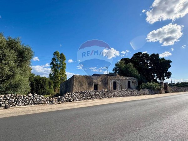 casa indipendente in vendita a Solarino