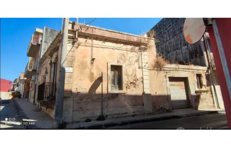 casa indipendente in vendita a Solarino