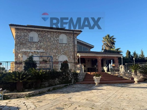 casa indipendente in vendita a Solarino