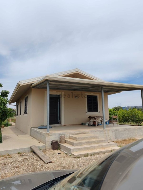 casa indipendente in vendita a Solarino