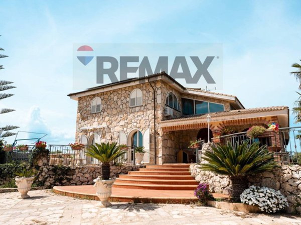 casa indipendente in vendita a Solarino