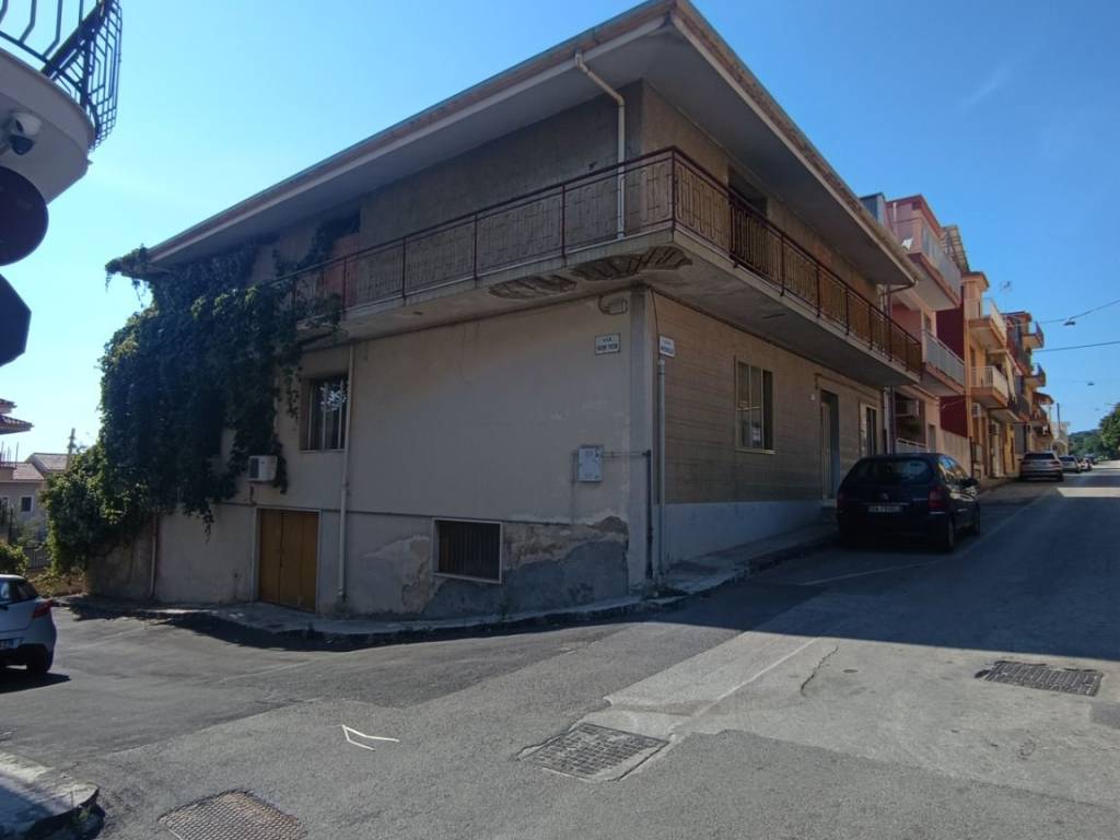 casa indipendente in vendita a Solarino