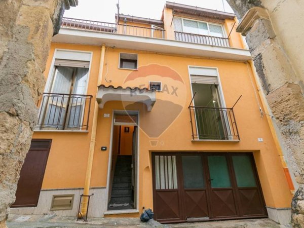 casa indipendente in vendita a Sortino