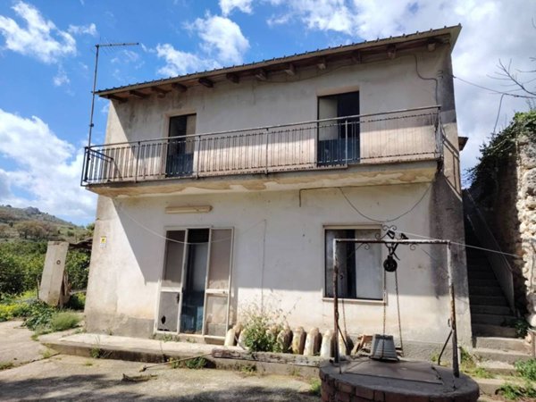 casa indipendente in vendita a Sortino