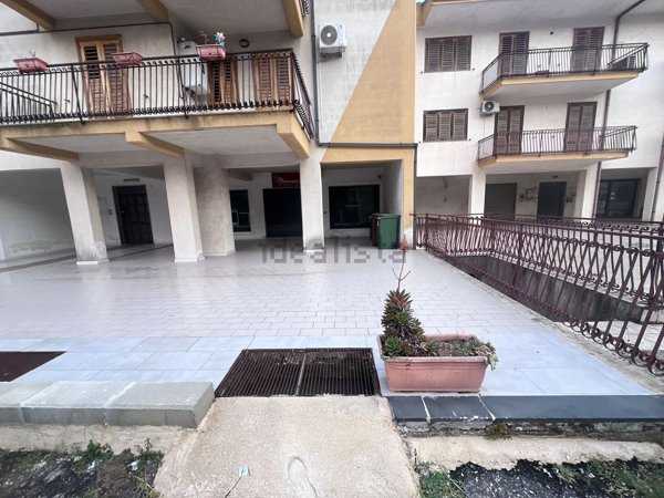 locale commerciale in vendita a Sortino