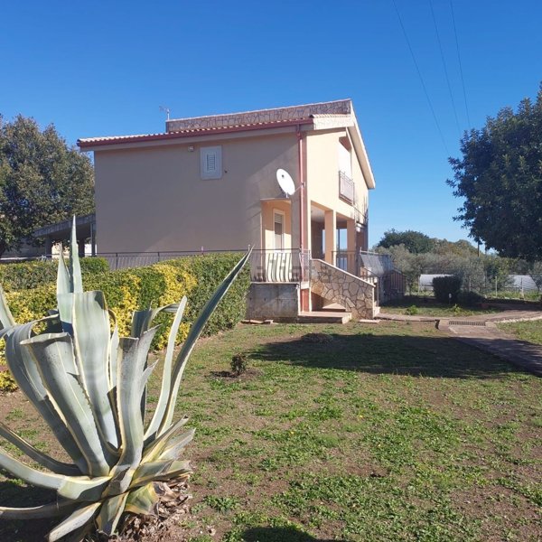 casa indipendente in vendita a Sortino