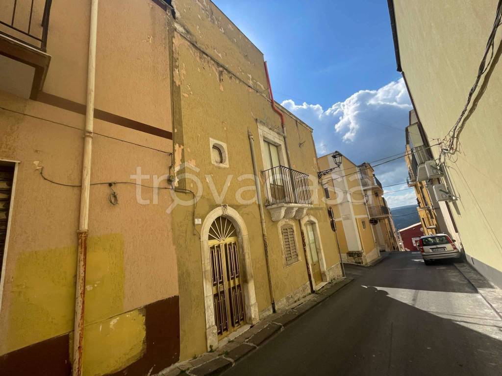 casa indipendente in vendita a Sortino