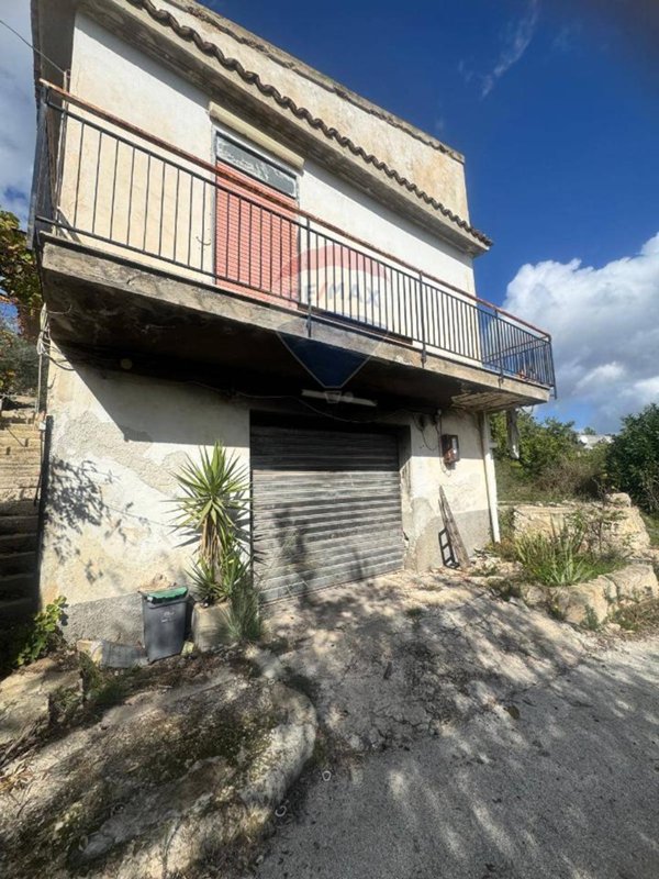 casa indipendente in vendita a Sortino