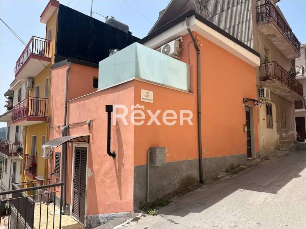 casa indipendente in vendita a Sortino