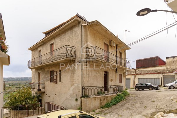casa indipendente in vendita a Sortino