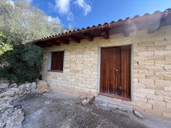 casale in vendita a Sortino