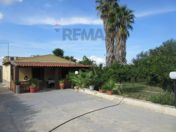 casa indipendente in vendita a Sortino