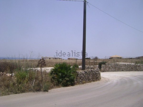 locale di sgombero in vendita a Portopalo di Capo Passero