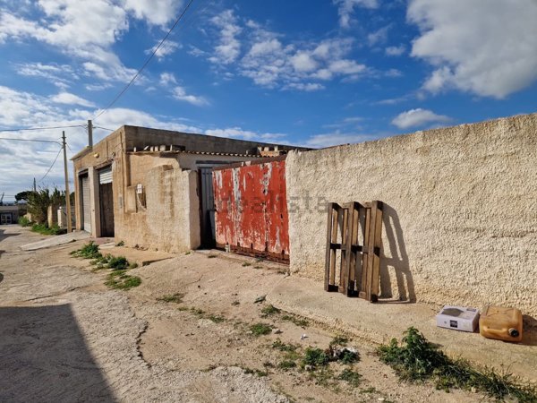 locale di sgombero in vendita a Portopalo di Capo Passero