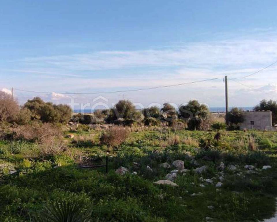 intera palazzina in vendita a Portopalo di Capo Passero