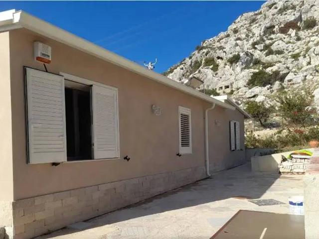 casa indipendente in vendita a Priolo Gargallo