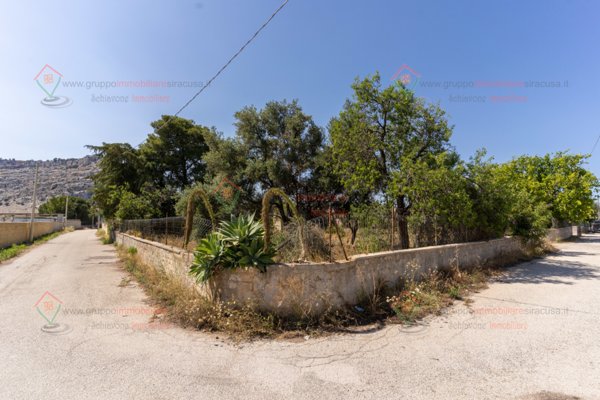 terreno edificabile in vendita a Priolo Gargallo