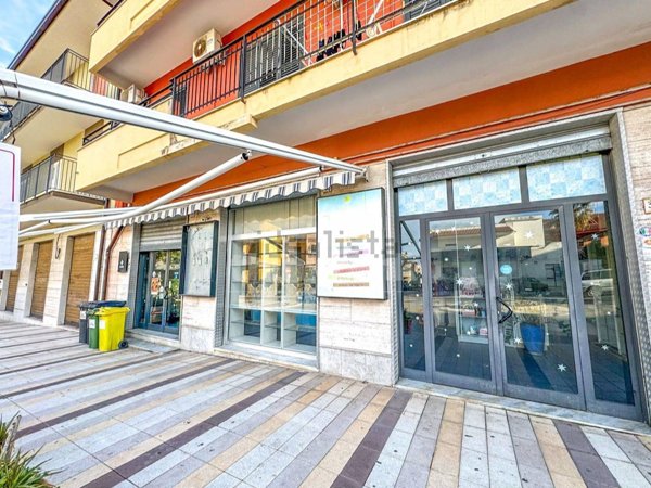 locale commerciale in vendita a Priolo Gargallo