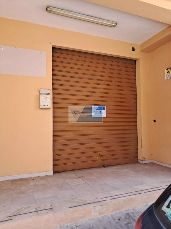 locale commerciale in vendita a Priolo Gargallo