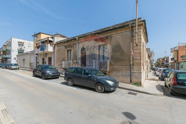 casa indipendente in vendita a Priolo Gargallo