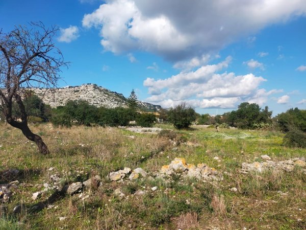 terreno edificabile in vendita a Priolo Gargallo