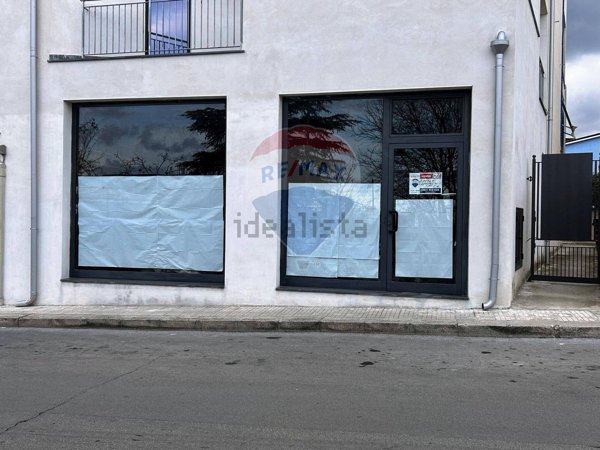 locale commerciale in vendita a Priolo Gargallo